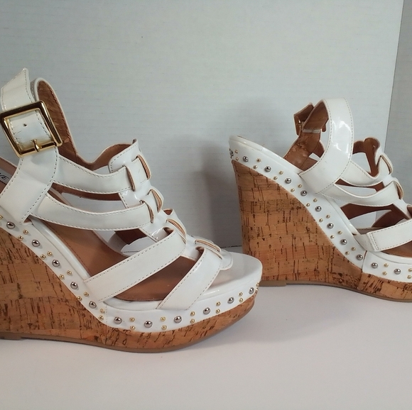 STEVE MADDEN White with Gold Studded Cork Heel Wedges Size 8 - Picture 3 of 8